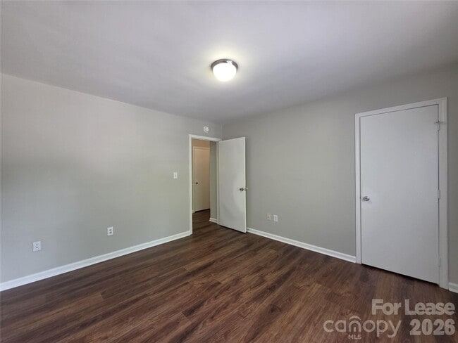 Building Photo - 268 Southcircle Dr NW