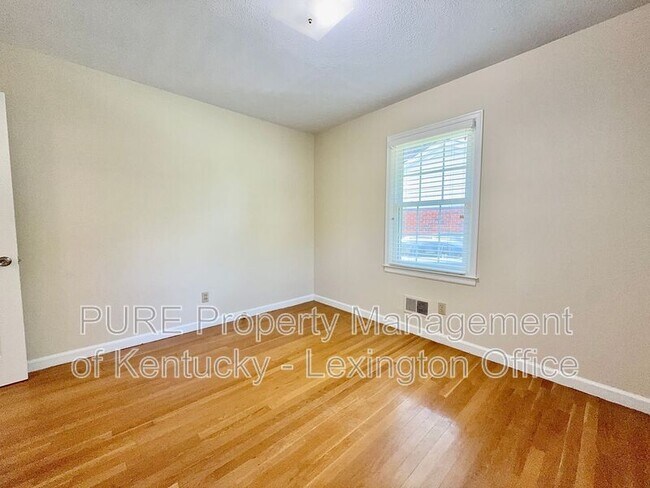 Building Photo - 2077 Dogwood Dr