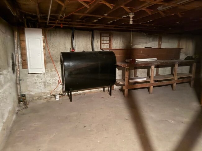 Building Photo - 3 Crescent St