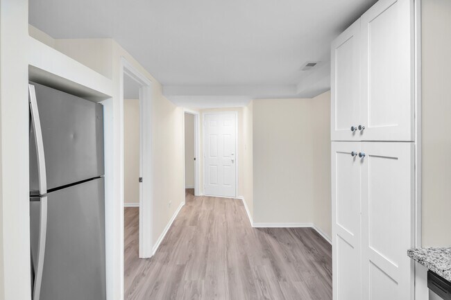 Building Photo - 2023 W Superior St