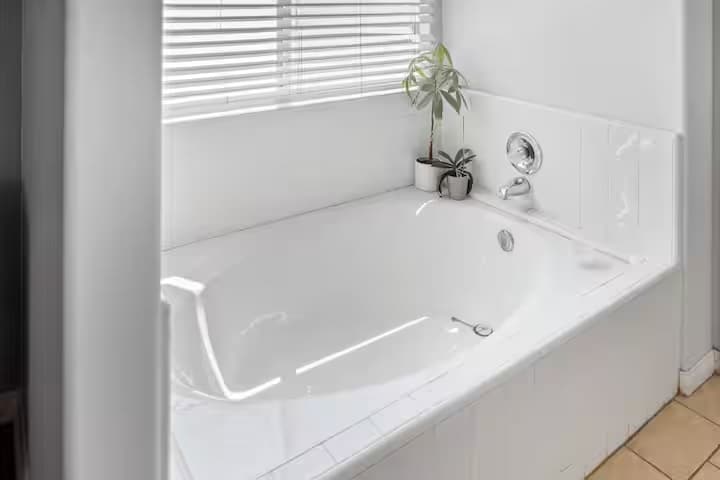 Building Photo - 212 N Catalina Ave