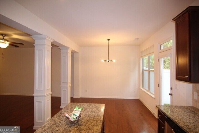 Building Photo - 5850 Vinyard Ln