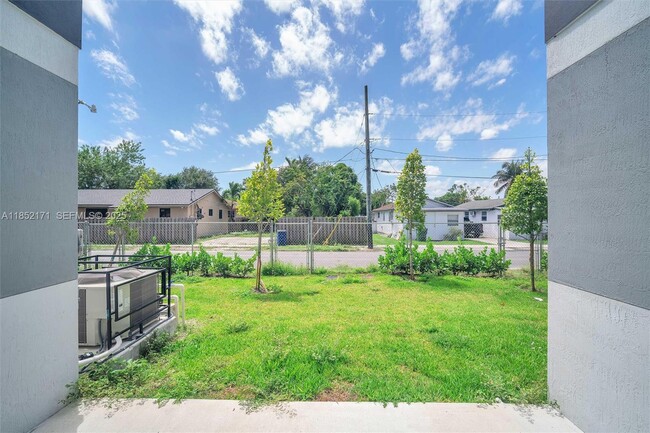 Building Photo - 309 NW 7th Ct