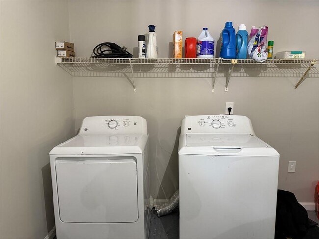 Building Photo - 934 Bay Ridge Dr