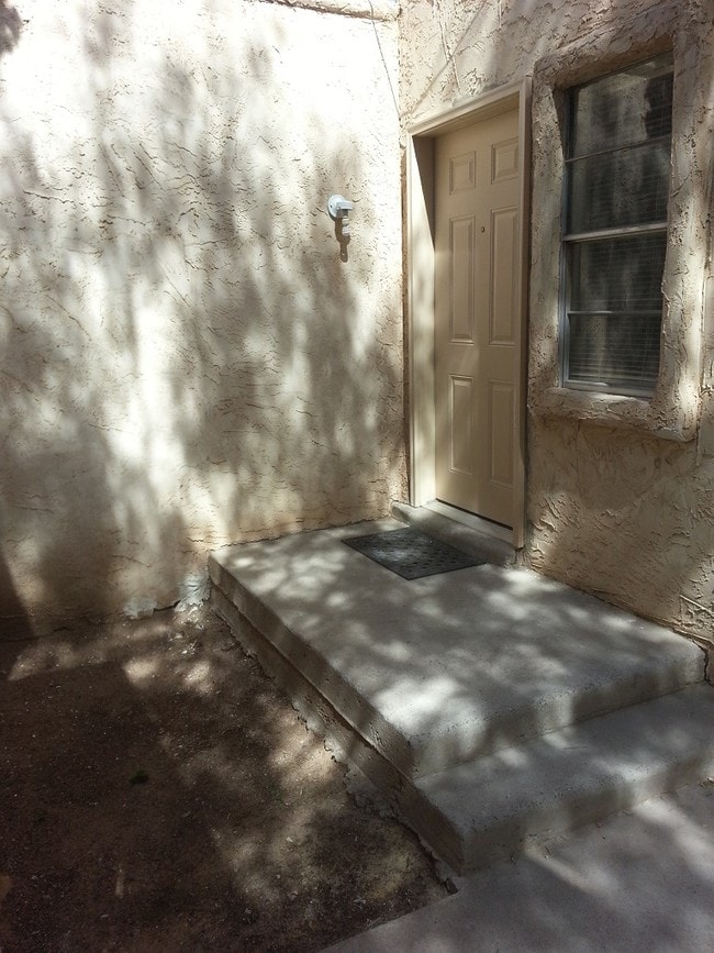 Building Photo - 10628 B SPRINGWOOD