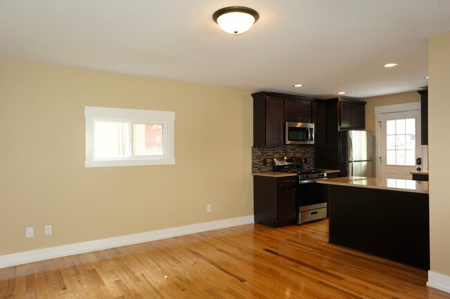 Building Photo - 1424 Sigsbee St SE