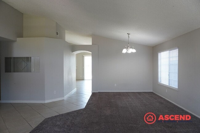 Building Photo - Beautiful 3 Bedroom Home Off Gosford!