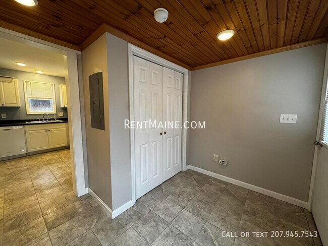 Building Photo - 126 Western Ave