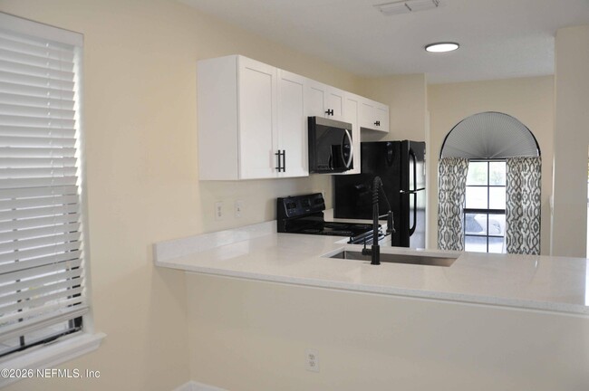 Building Photo - 2074 2nd St S