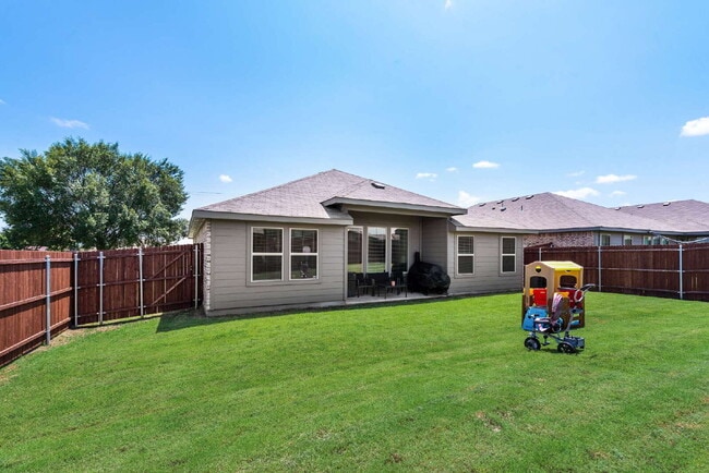 Building Photo - "Upgraded 3-Bed, 2-Bath Ranch Home Conveni...