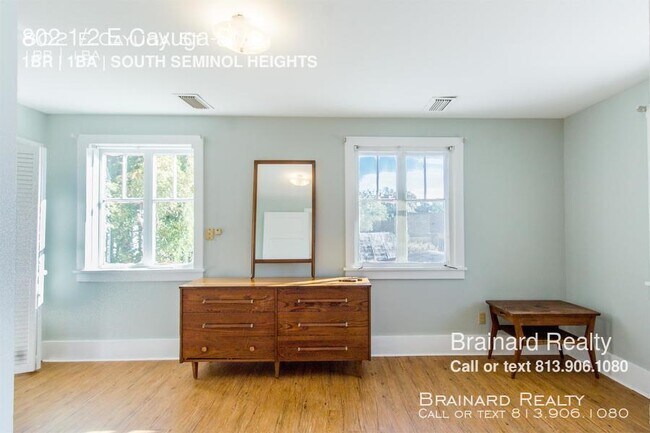 Building Photo - 802 E Cayuga St