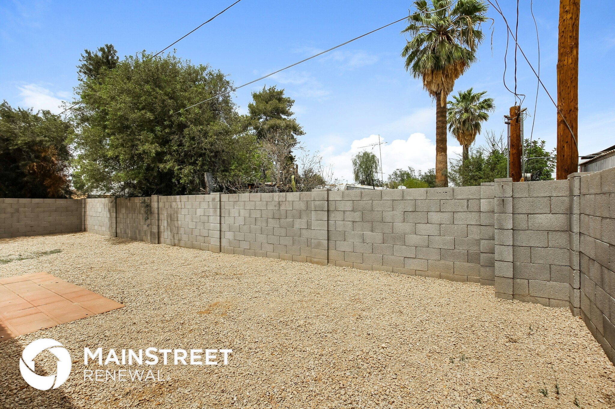 Building Photo - 2612 E Paradise Ln