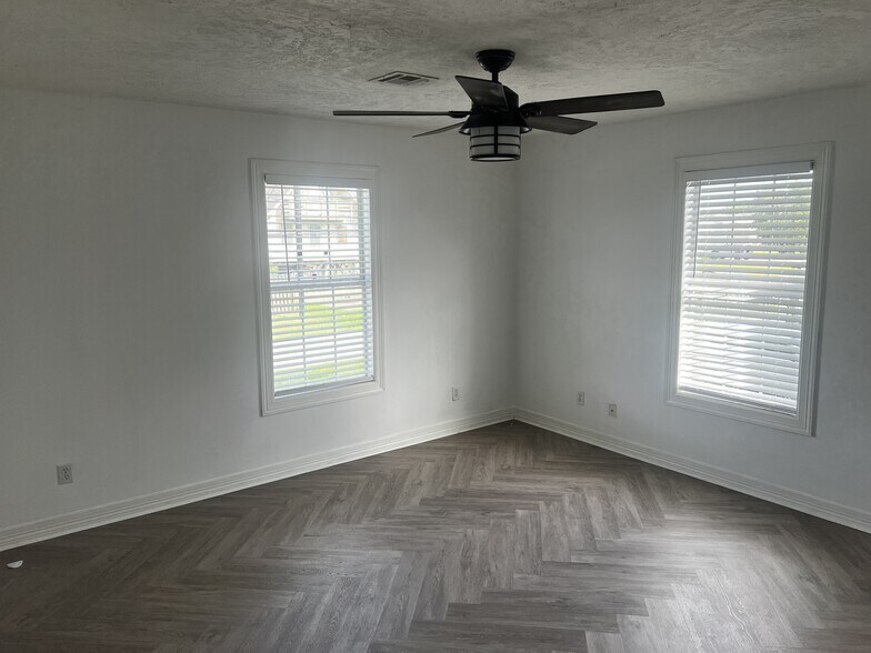 Master Bedroom - 233 13th St