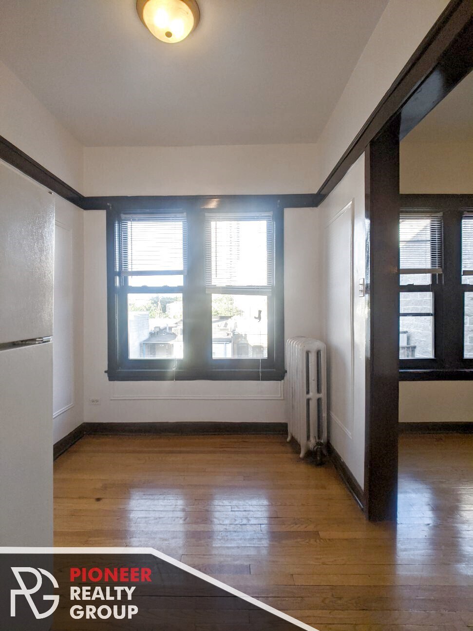 Building Photo - 822 W Waveland Ave
