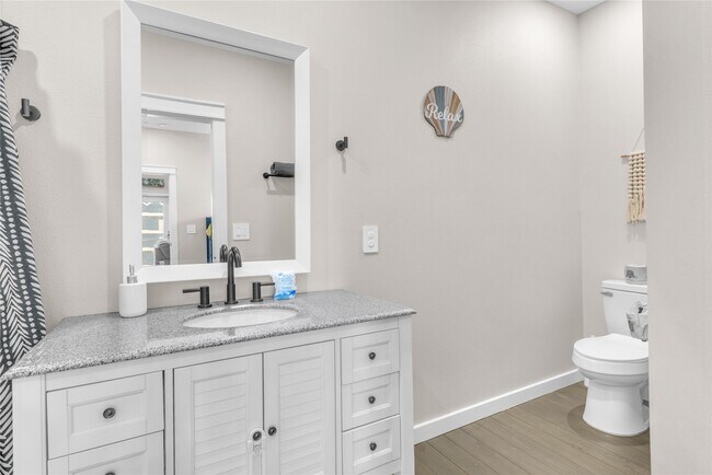 Building Photo - 1079 Cedar Ln