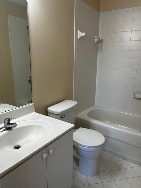 Building Photo - 2621 SE 12th Rd