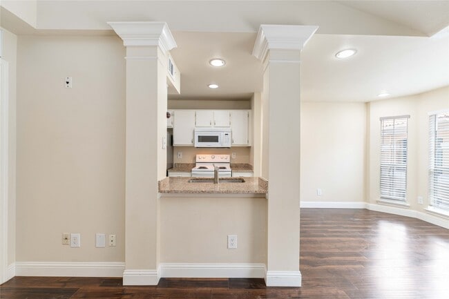 Building Photo - 3231 Allen Pkwy