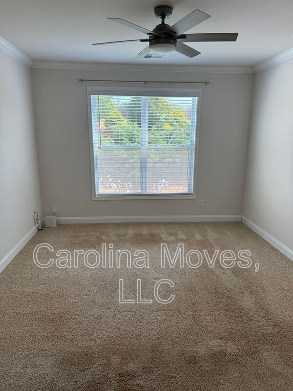 Building Photo - 555 Yellow Fox Rd