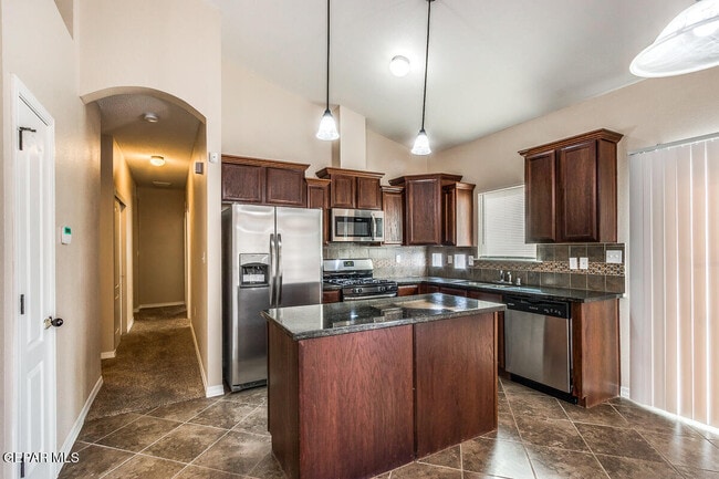 Building Photo - 228 Flor Scabiosa Dr