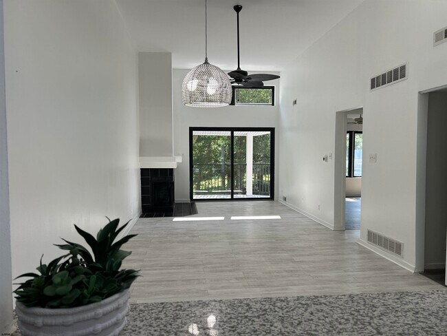Building Photo - 20 Tilton Club