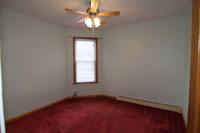 Building Photo - 4025 W Cornelia Ave