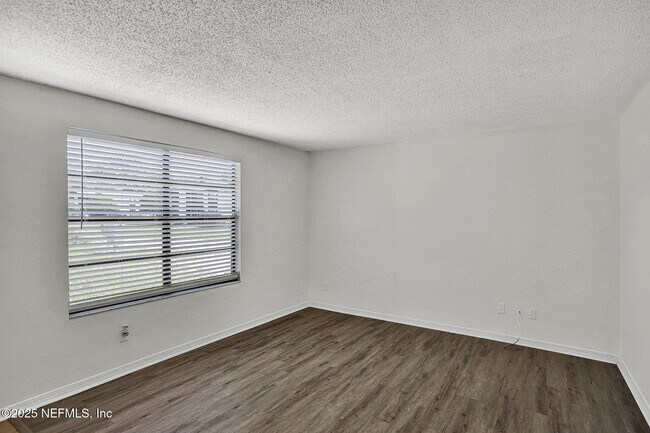 Building Photo - 476 Bentwood Ln