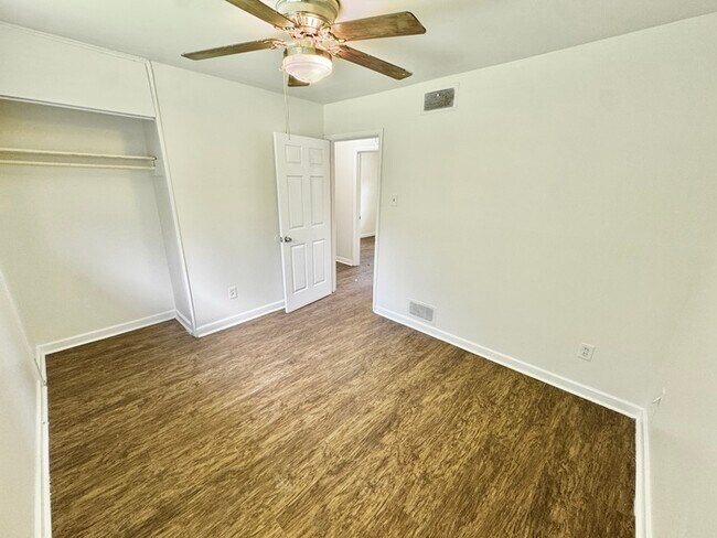 Building Photo - 2235 Charjean Rd