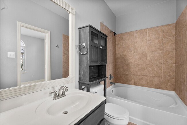 Building Photo - 2131 Kemah Village Dr