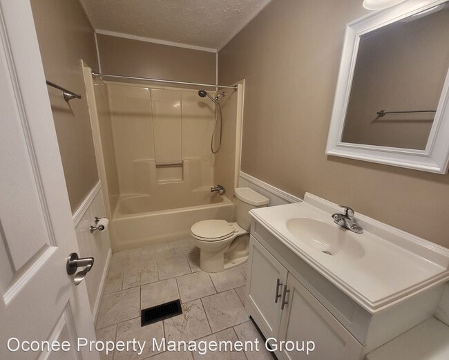 Building Photo - 3 br, 2 bath House - 169 S. Spring Road SE