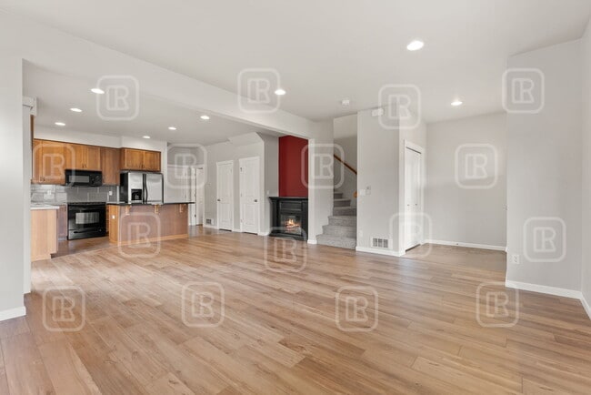 Building Photo - 1840 N Willamette Rd