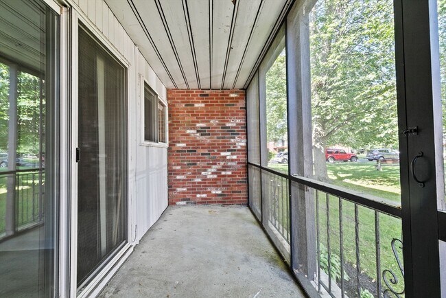 Building Photo - 79 Fountain Ln