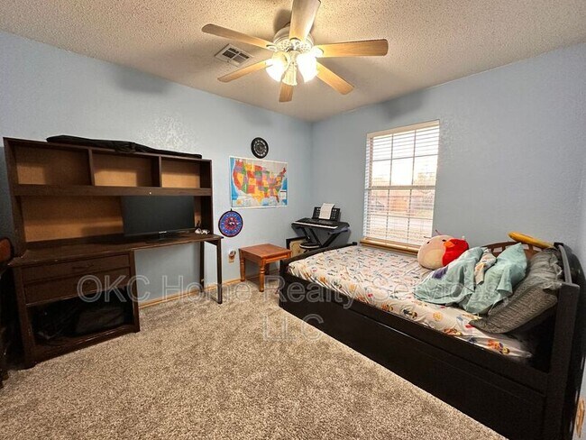 Building Photo - 17316 Valley Crst