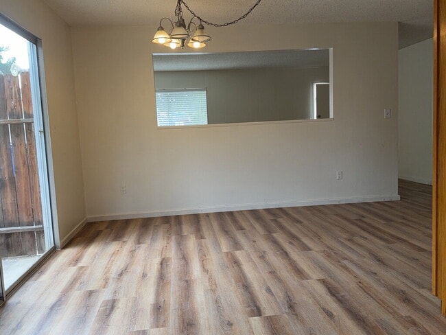 Building Photo - Charming 3-Bed Oasis with 2 Baths on Olymp...