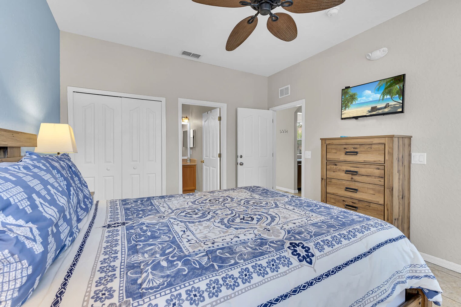 Building Photo - 557 Miramar Ave