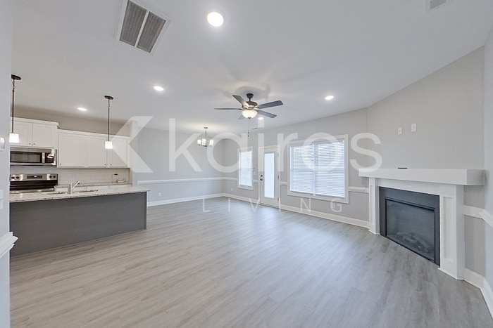 Building Photo - 3705 Oak Leaf Wy