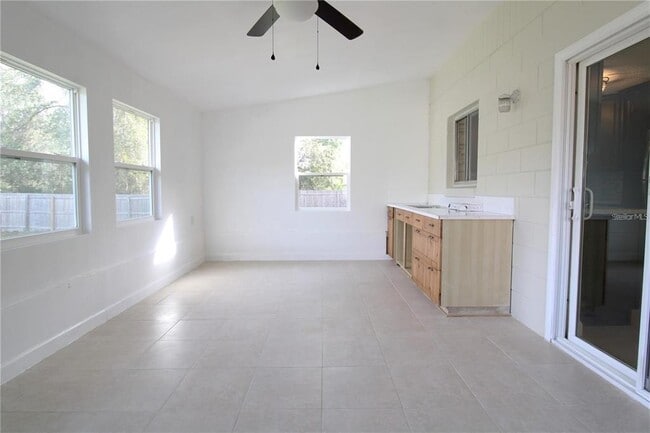 Building Photo - 2640 Collingswood Dr
