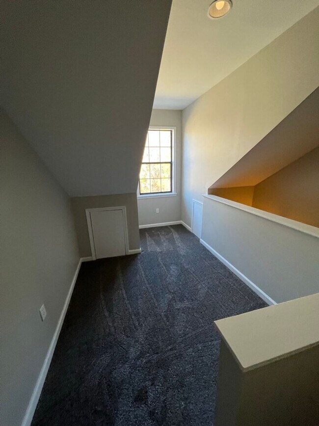 Building Photo - MOVE IN SPECIAL!!! - Townhome For Rent In Hoover!!! Available now! - Sign a lease by 5/31/2026 an...