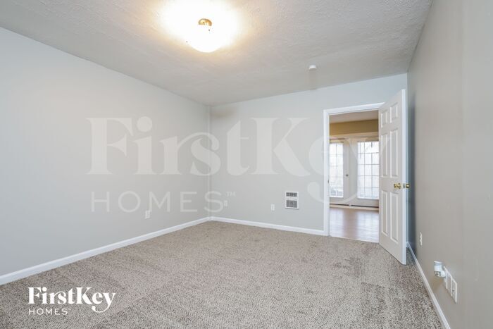 Building Photo - 120 Crestway Ct