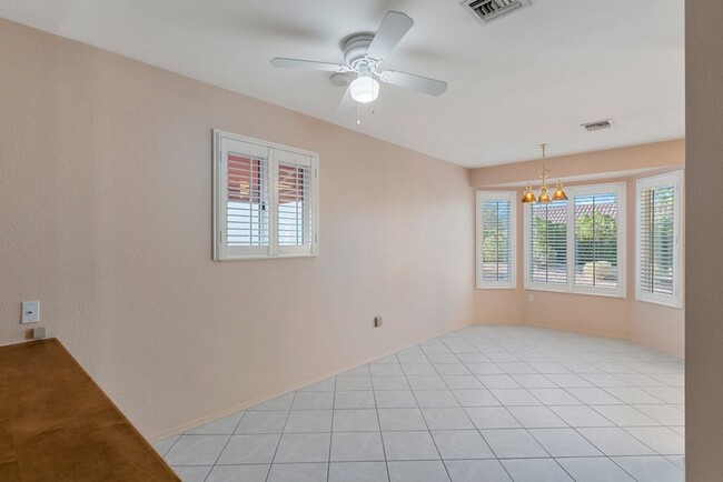 Building Photo - Gorgeous 2 Bed 2 Bath Single Story home in...