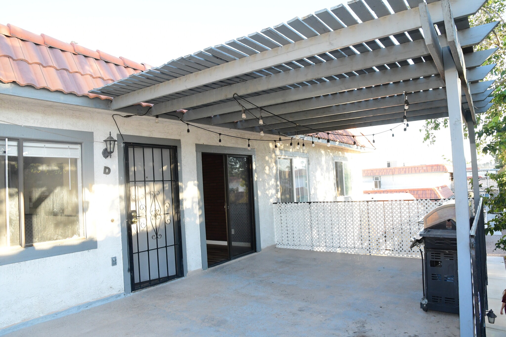 Building Photo - 925 Willow Tree Dr