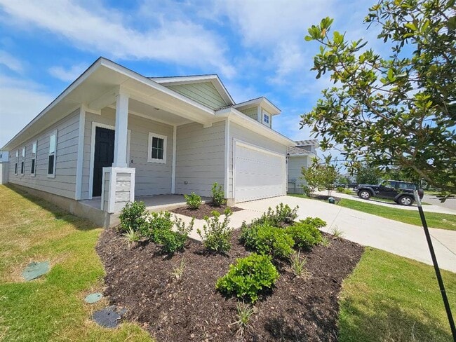 Primary Photo - 118 Bluestem Dr