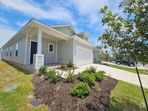 Building Photo - 118 Bluestem Dr