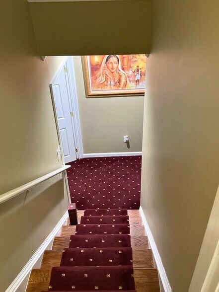 Building Photo - 9908 E Hill Dr