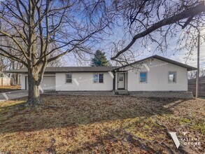 Building Photo - Spacious 4-Bedroom, 2-Bath Ranch-Style Ren...