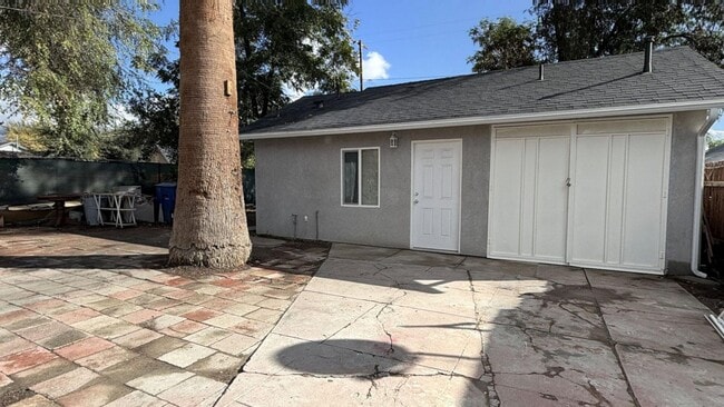 Building Photo - 1661 N Mountain View Ave