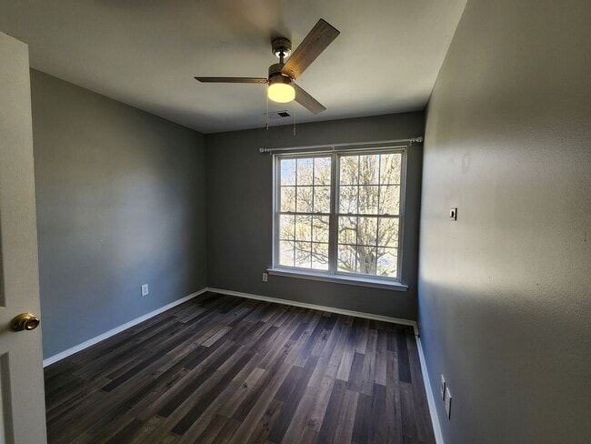 Building Photo - 4 Bedroom Home in Mallard Creek Area