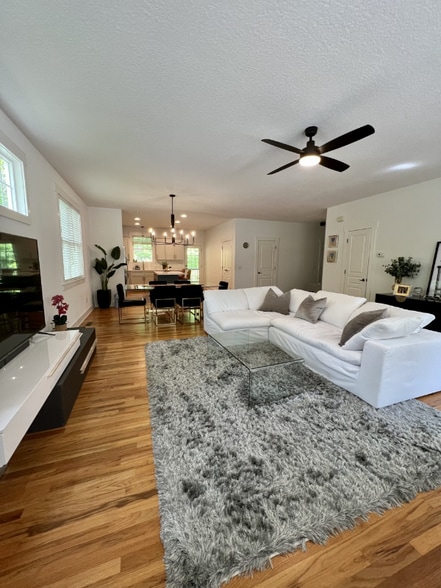 Building Photo - 53 Craftsman Cir