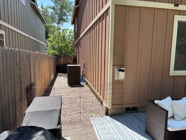 Building Photo - 3 Bedroom House with Large Bonus Room and ...