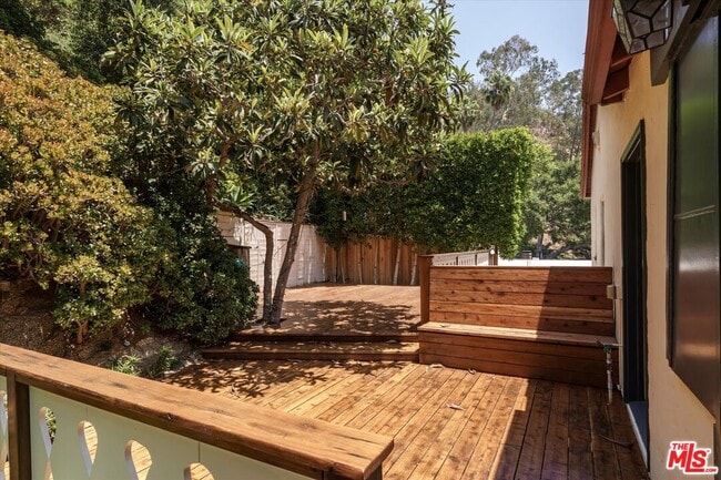 Building Photo - 2030 Laurel Canyon Blvd