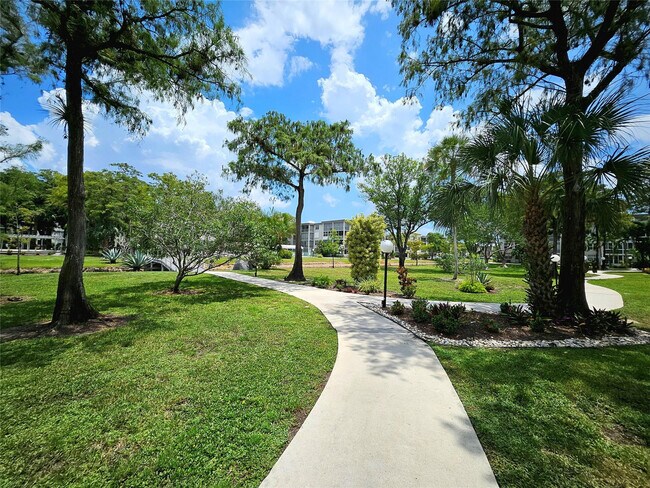 Building Photo - 4899 NW 26th Ct